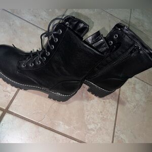 Combat boots